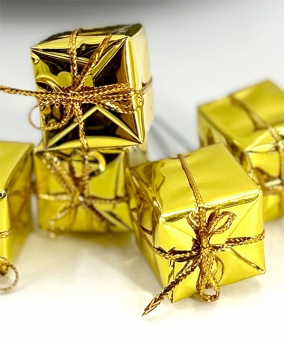 mini-cadeautjes---goud---prikker---2,5-cm