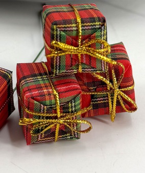 mini-cadeautjes--rood-groen---prikker---2,5-cm