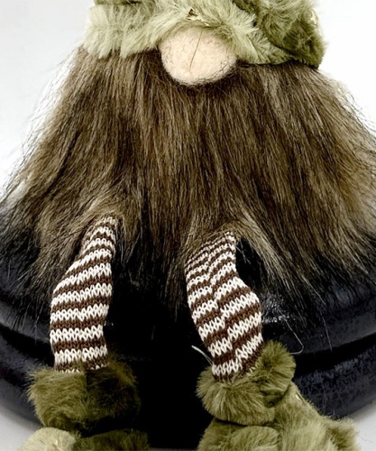 Decoratieve-kabouter-gnome-zittend-26cm-detail